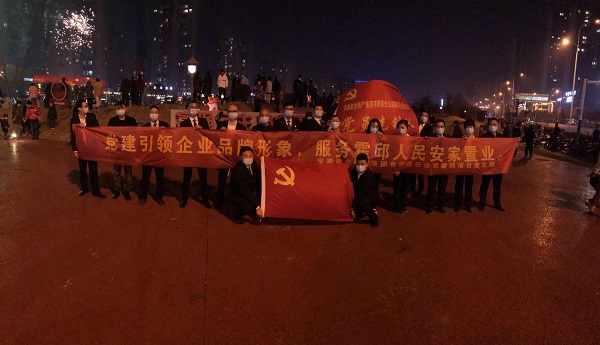 “黨建引領(lǐng)企業(yè)品牌形象，服務(wù)霍邱人民安家置業(yè)”霍邱項(xiàng)目黨支部開展春節(jié)送春聯(lián)禮包活動(dòng)